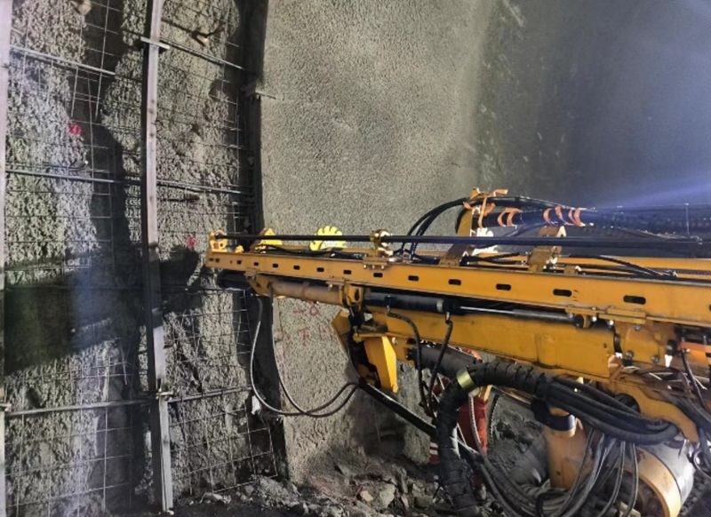 雙倍的效率！中鐵裝備雙臂錨注一體臺(tái)車高效施工獲贊譽(yù)