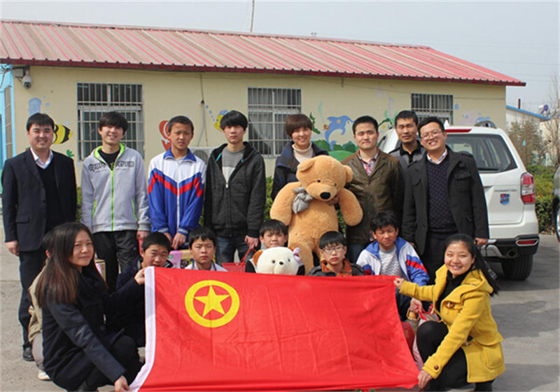 設(shè)備公司“愛(ài)心小分隊(duì)”走進(jìn)兒童救助中心