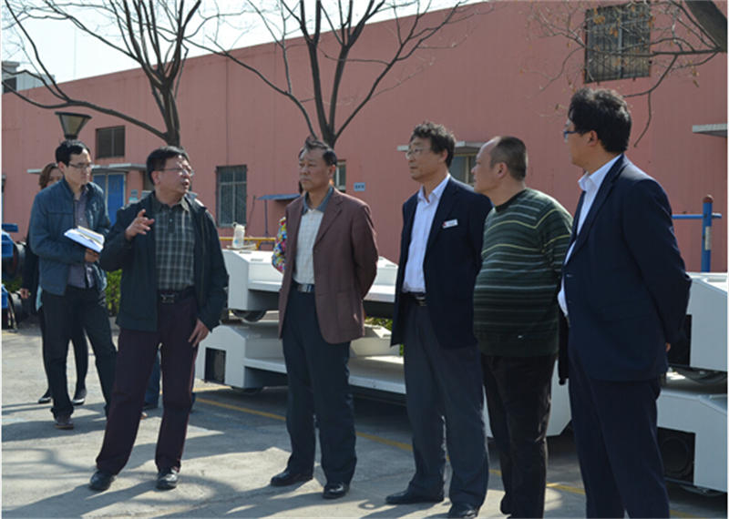 新鄉(xiāng)市衛(wèi)濱區(qū)政府到中鐵裝備設(shè)備公司就項(xiàng)目報(bào)建現(xiàn)場(chǎng)聯(lián)合辦公