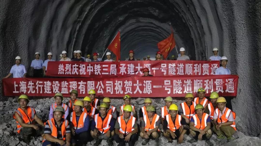 中鐵裝備HP-3017B混凝土濕噴臺(tái)車